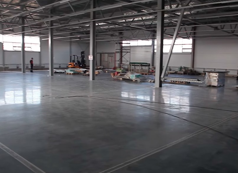 Монтаж полимерных полов для промышленных помещений и гаражей.